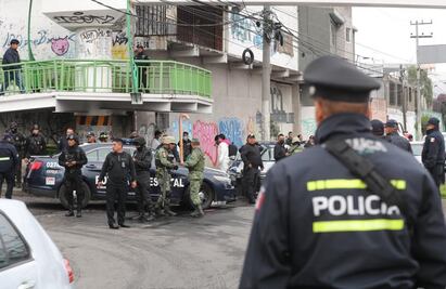 Cuelgan restos humanos en puente peatonal de Paseos de Tollocan y Ciudad Universitaria en Toluca