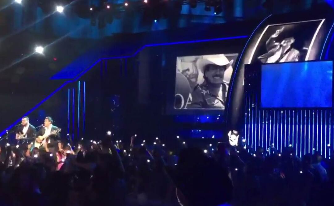 FOTO: Twitter Premios Juventud