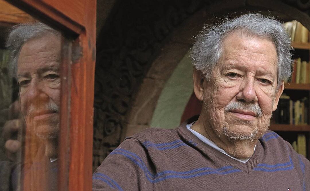 El académico de la Lengua Hugo Hiriart no para de trabajar; a sus 80 años acaba de terminar una nueva obra, “una comedia cargada de humor”. “Voy a decirle a la Universidad (UACM) que me aparte uno de los teatros”, dice. Foto: Carlos Mejía/EL UNIVERSAL