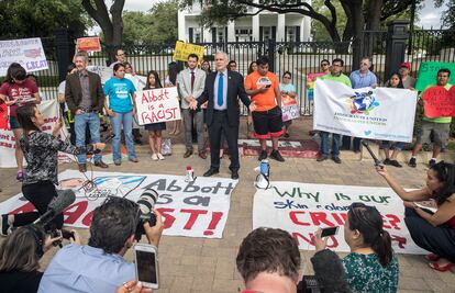 Alertan sobre viajes a Texas por ley que prohíbe ciudades santuario