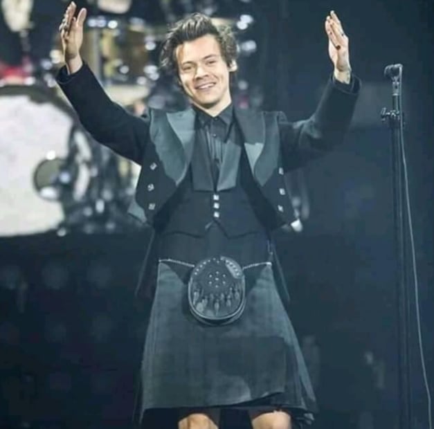 Estas son las razones detrás de la falda que usó Brad Pitt en la premier de "Bullet Train"