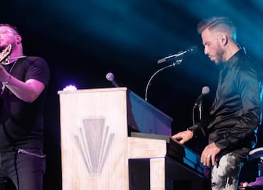 Sin Bandera llena de romanticismo el Auditorio Nacional
