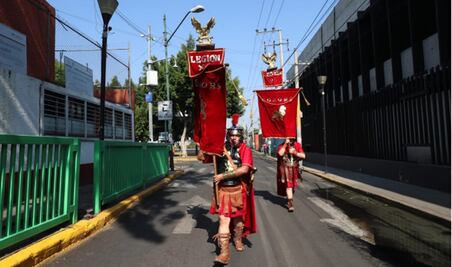Por Covid 19, escenifican viacrucis en Iztapalapa, sin fieles ni nazarenos