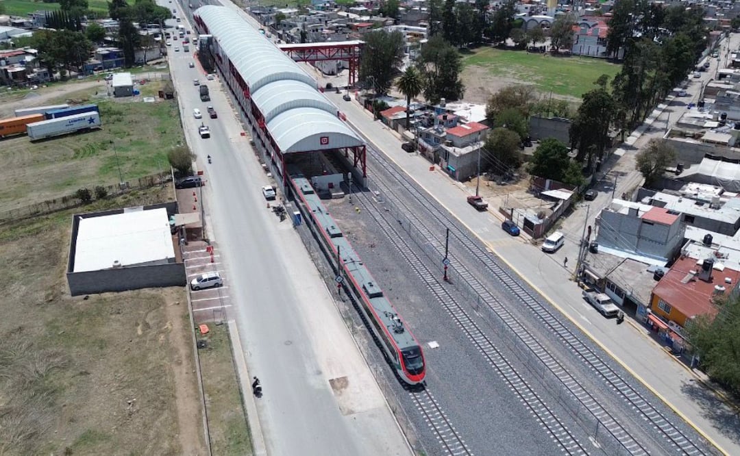 La tarde de este miércoles fueron vistos dos trenes en el municipio de Tultepec, realizando pruebas. | Foto: Arturo Contreras.