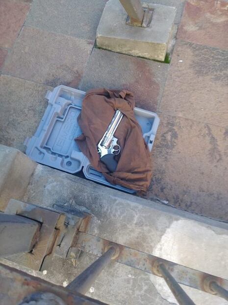 Detienen a hombre que intentó ingresar con un arma a supuesta cita con Macri