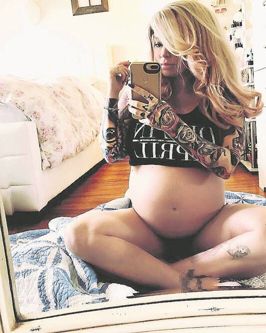 Futura mamá. La estrella sorprendió en Instagram con una imagen en la que luce su embarazo de 27 semanas: “No puedo esperar para conocer a este pequeñ o”, escribió (ESPECIAL)