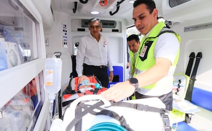 Américo Villarreal entrega 16 ambulancias nuevas en Tamaulipas; pide al sector salud “no bajar la guardia”