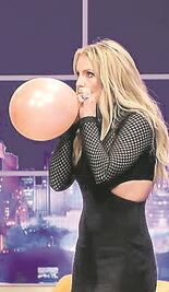 Britney Spears inhala helio y luego canta tema de Swift