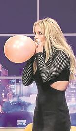 Britney Spears inhala helio y luego canta tema de Swift