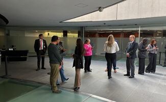 Prohíben acceso de prensa al Senado tras presunta renuncia del fiscal Gertz; bloquean accesos al recinto