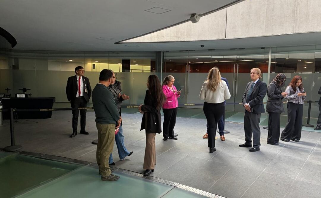 Accesos cerrados en el Senado de la República debido a la presunta renuncia del fiscal Gertz Manero. Foto: Luis Carlos Rodríguez / EL UNIVERSAL