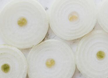 Para qué sirve tomar jugo de cebolla