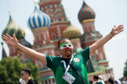 Aficionado se lanza de farol en Moscú y convulsiona. Video