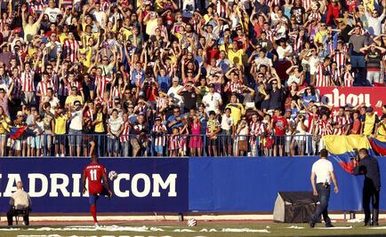 Aficionados reciben a Jackson en el Vicente Calderón