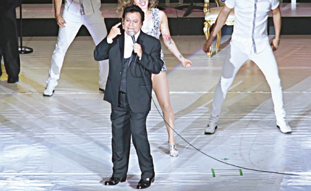 El show incluyó a bailarines argentinos y versiones en inglés de sus canciones.