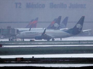 Lluvias provocan cierre de operaciones en el AICM; toma precauciones, despegues y aterrizajes fueron suspendidos