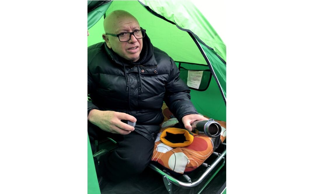 Pastor permanece en huelga de hambre afuera de la sede del Instituto Estatal Electoral del Estado de México. /Archivo - EL UNIVERSAL