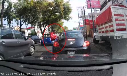 Captan en VIDEO presunto asalto a automovilista en División del Norte