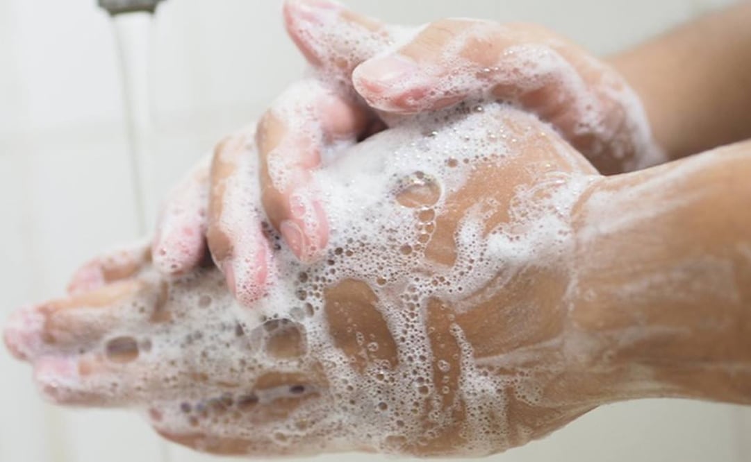 El lavado de manos es más efectivo con agua y jabón que con geles antibacteriales /Foto: Getty Images