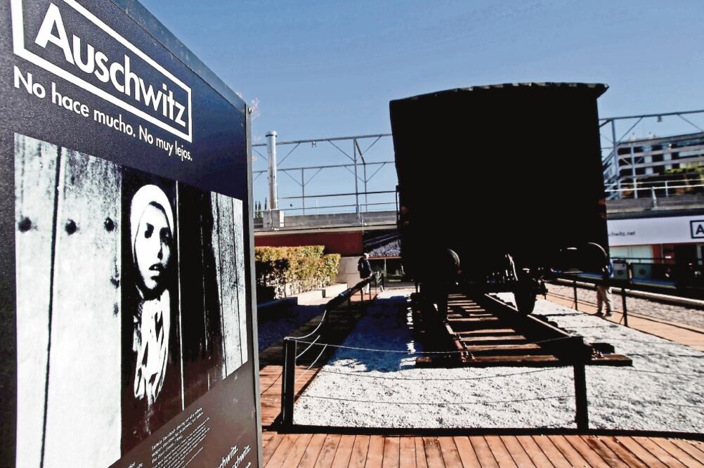 La exposición itinerante “Auschwitz. No hace mucho. No muy lejos”, abre sus puertas hoy en Madrid. Incluye un vagón usado en el transporte de deportados, zapatos de las víctimas, cartas de despedida, entre otros artículos (JUAN CARLOS ROJAS. EL UNIVERSAL)