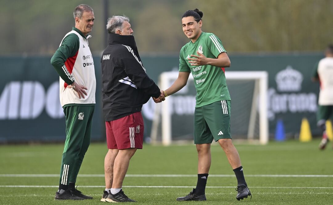 Gerardo Martino y Erick Gutiérrez en un entrenamiento de la Selección Mexicana - FOTO: Imago7