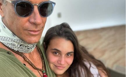 Fernando Carillo publica foto de su esposa dando a luz y causa polémica