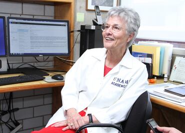 Académica de la UNAM, primera latinoamericana en recibir el premio “Norman R. Farnsworh”