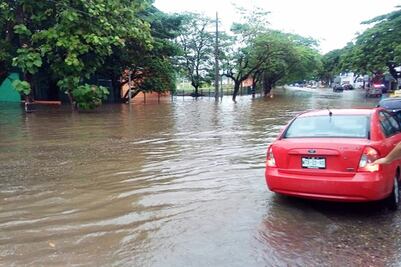 Limpian Villahermosa tras tromba de ayer
