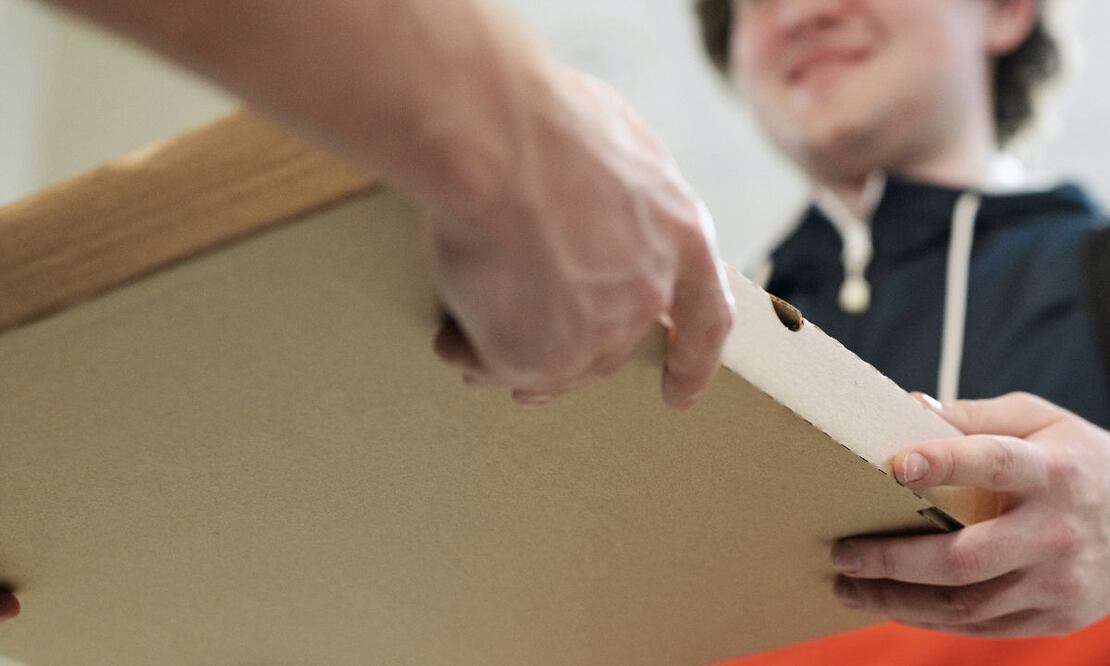 Repartidor de pizzas. Fuente: Pexels