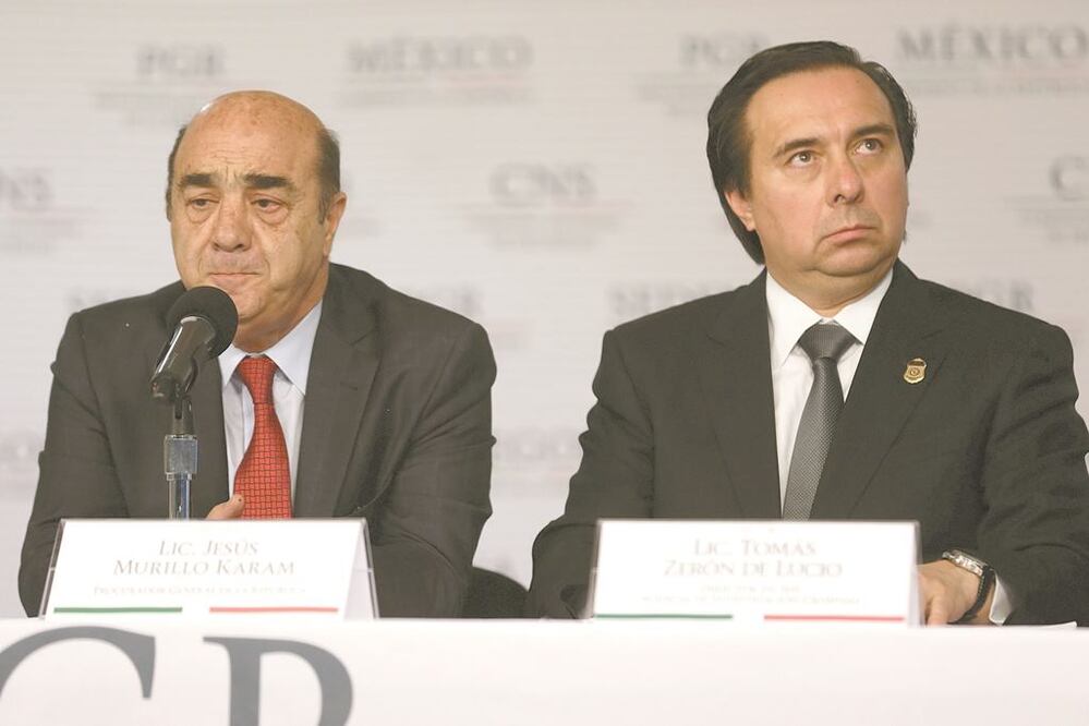 Mientras Jesús Murillo Karam dirigía la entonces PGR y Tomás Zerón de Lucio la Agencia de Investigación Criminal (AIC), fueron cometidas 158 irregularidades de autoridades en el caso Ayotzinapa, destacó el Centro Prodh. ARCHIVO EL UNIVERSAL