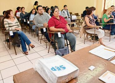 Arrebatan plazas del magisterio a sindicato