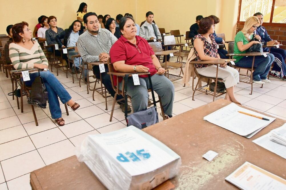El cambio más importante en la minuta será en el artículo decimosexto transitorio, para garantizar que el Estado mexicano tenga el control total de las plazas del magisterio, a fin de evitar su venta o tráfico. Foto: ARCHIVO EL UNIVERSAL