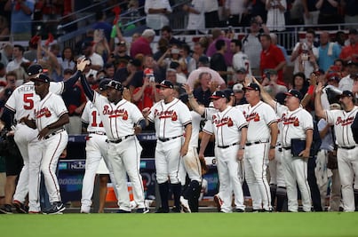 Los Braves derrotan a los Dodgers y siguen en la pelea