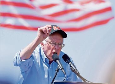 Sanders demanda rescindir el nombramiento de Bannon