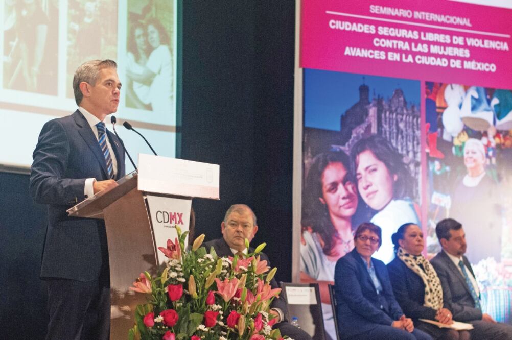 Miguel Ángel Mancera, jefe de Gobierno del Distrito Federal, durante la inauguración del Seminario Internacional Ciudades Seguras Libres de Violencia para las Mujeres y las Niñas (DIEGO SIMÓN SÁNCHEZ. CUARTOSCURO)