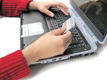 Hombres, los que más gastan en compras por Internet en San Valentín