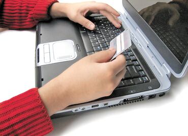 Hombres, los que más gastan en compras por Internet en San Valentín