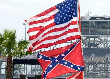 Armada de EU prohibirá la bandera confederada por "incentivar" el racismo