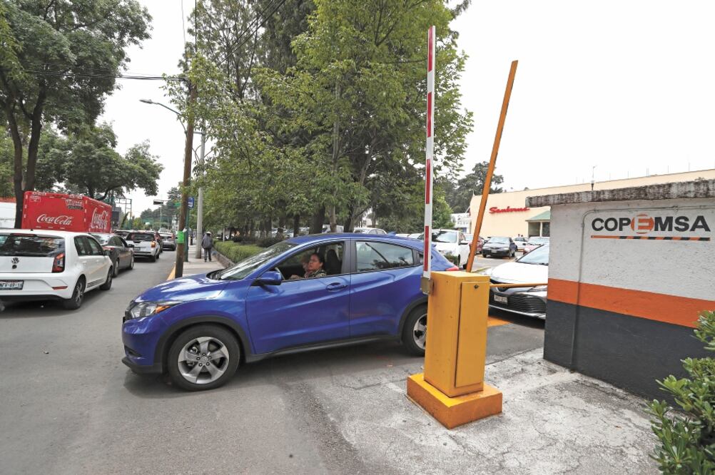 La nueva disposición para los estacionamientos de plazas con más de un comercio entrará en vigor en 60 días. Foto: JORGE ALVARADO. EL UNIVERSAL