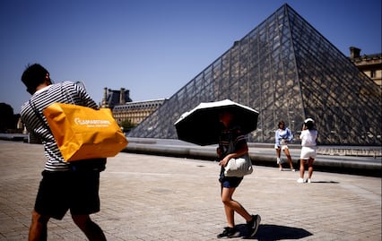 Ola de calor afecta a Francia; activan alerta máxima en más de un tercio del país por altas temperaturas