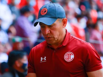 Ignacio Ambriz se iría del Toluca si no derrota al América