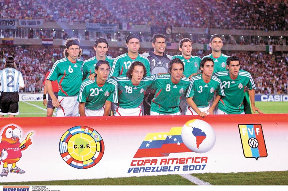 De la plantilla que dirigió Hugo Sánchez sólo continúa activo Andrés Guardado. Foto: ARCHIVO. EL UNIVERSAL