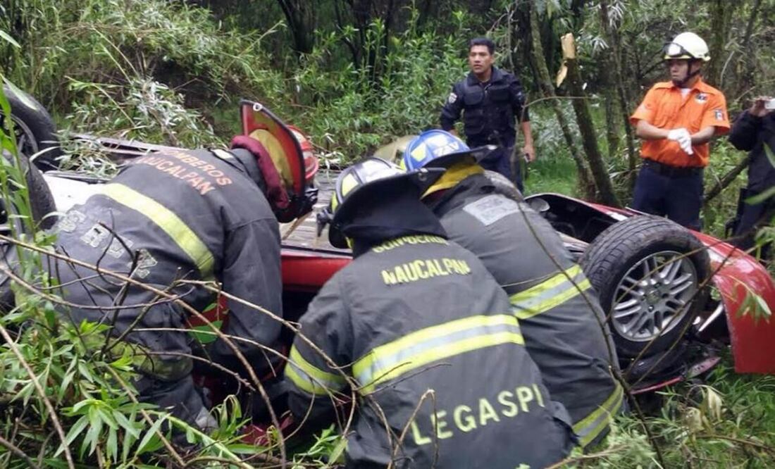 Auto cae a barranca en la Naucalpan-Toluca; muere uno