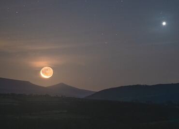 ¿Cuándo será la conjunción entre la Luna y Venus, conocida como "beso cósmico"?