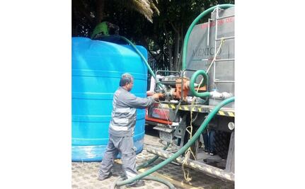 Pipas mantienen distribución de agua en zonas con fallas en suministro