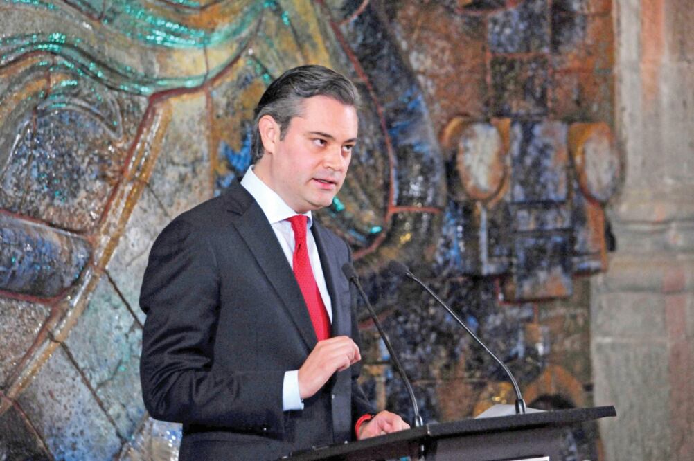 Aurelio Nuño Mayer, secretario de Educación Pública, en conferencia de prensa, hizo un llamado a los profesores que aún no llevan cuatro días en el plantón para que se reincorporen a sus labores con el objetivo de salvar su trabajo (DIEGO SIMÓN SÁNCHEZ)