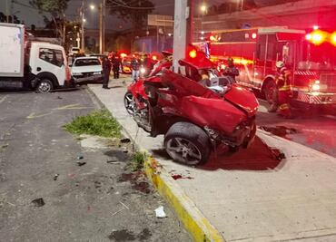 VIDEO Jóvenes chocan a exceso de velocidad en un Camaro; uno muere y al otro le amputan la pierna