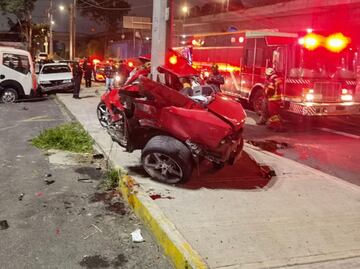 VIDEO Jóvenes chocan a exceso de velocidad en un Camaro; uno muere y al otro le amputan la pierna