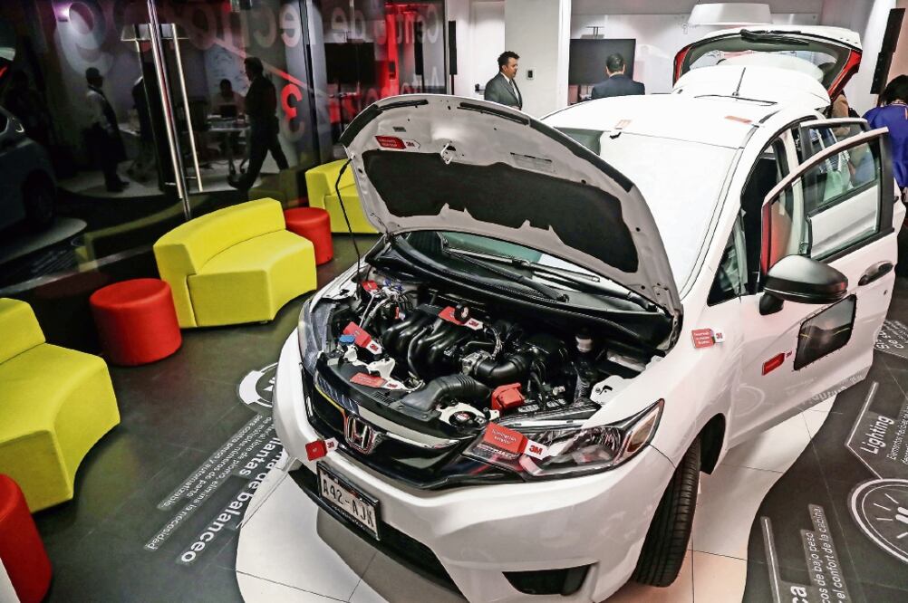 3M comercializa a nivel global más de mil productos para el sector automotriz, además de proveer a la mayoría de las armadoras del país, de acuerdo con Armando Ibarrán, gerente de la división Automotriz (GERMAN ESPINOSA. EL UNIVERSAL)