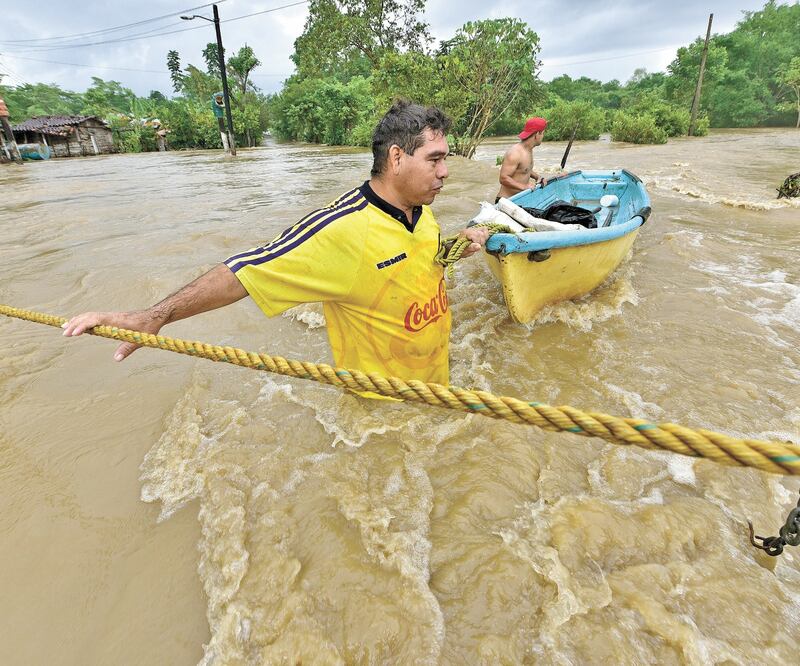 Las lluvias provocaron el desbordamiento de 10 ríos. EFE